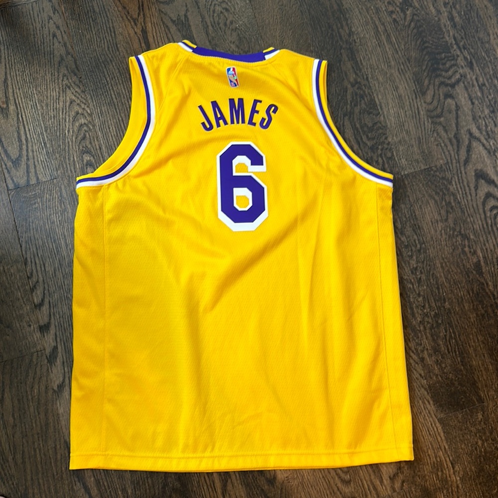 LeBron Lakers jersey. Youth XL (18-20)